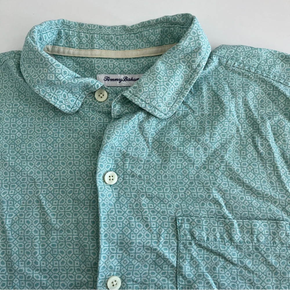 Tommy Bahama Men’s Blue Pattern Short sleeve button down shirt Large silk resort